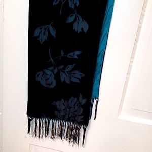 Black velvet and green satin! Beautiful scarf